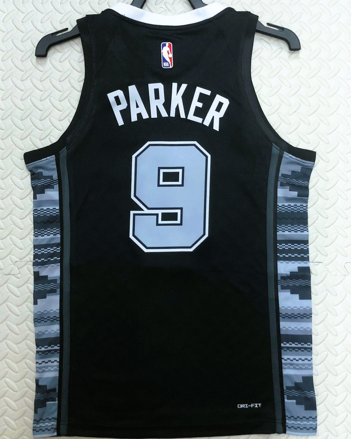 PARKER TONY (SAS)