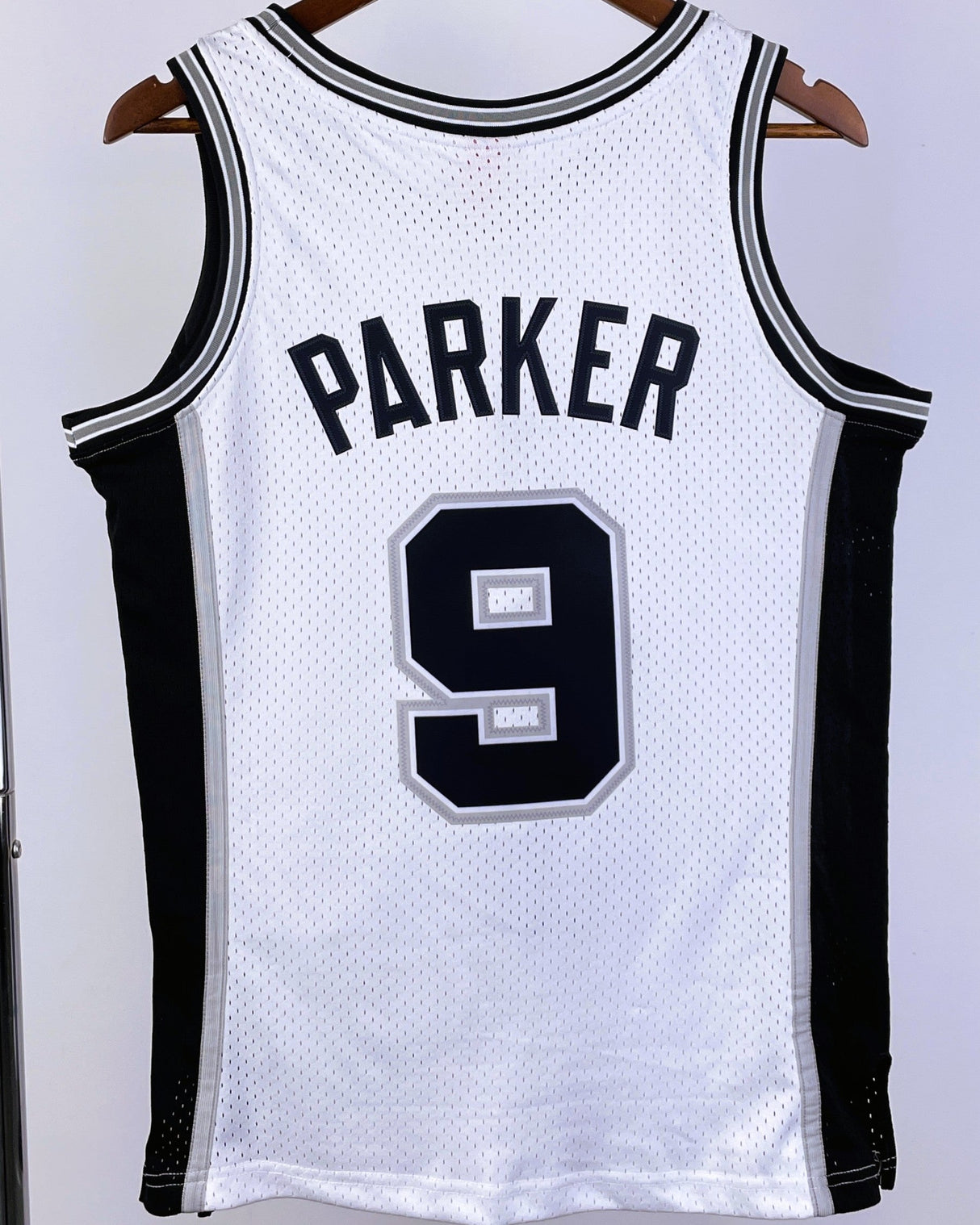 PARKER TONY (SAS)