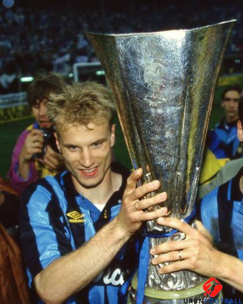 BERGKAMP DENNIS 1993-94 (Int)