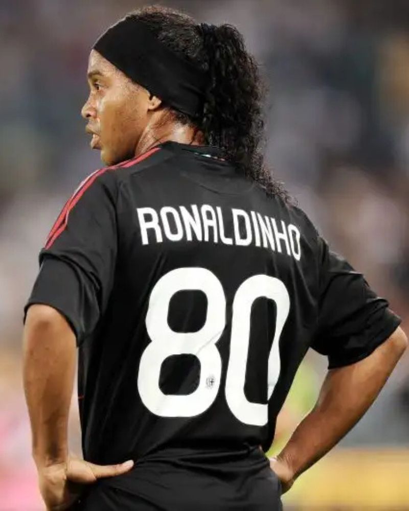 RONALDINHO 2010-11 (Mil)