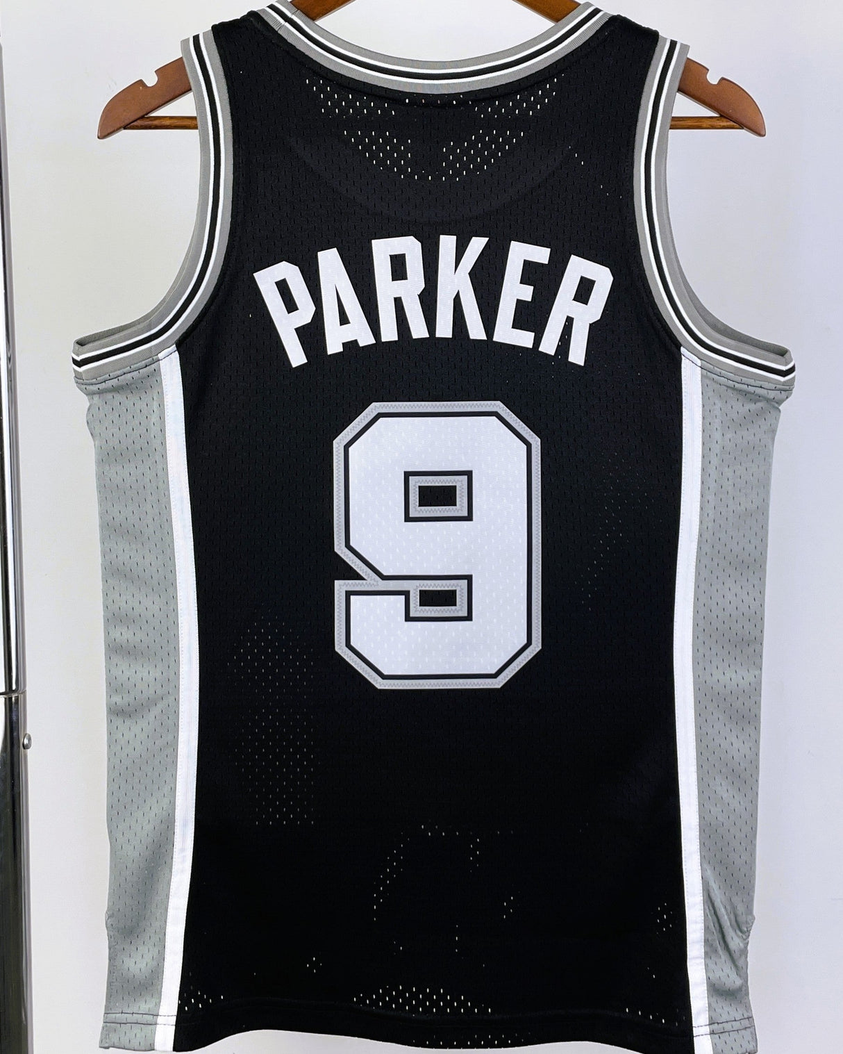 PARKER TONY (SAS)